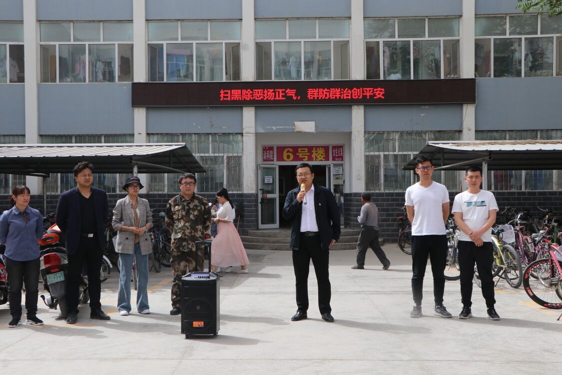 公司党委副书记魏晓柳公布演练疏散时间并进行简单总结